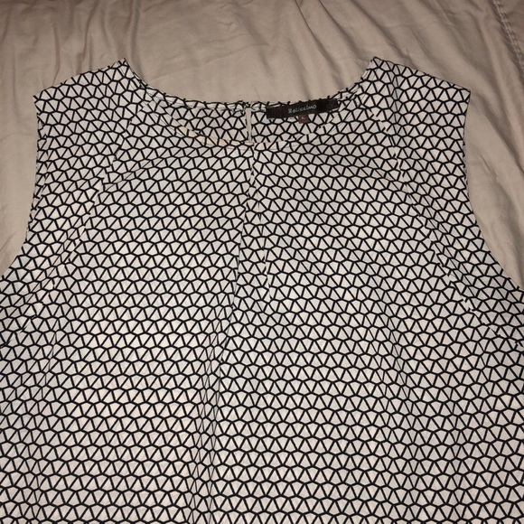 NWOT Classic Triangle BLOUSE - Picture 2 of 3